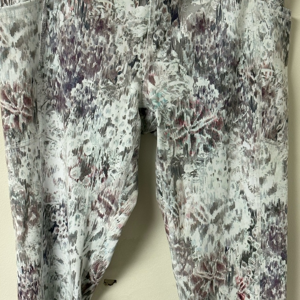Fabletics Sports bra & RBX High Waisted Capri Leggings - Purple and Gray Pattern - Picture 6 of 6